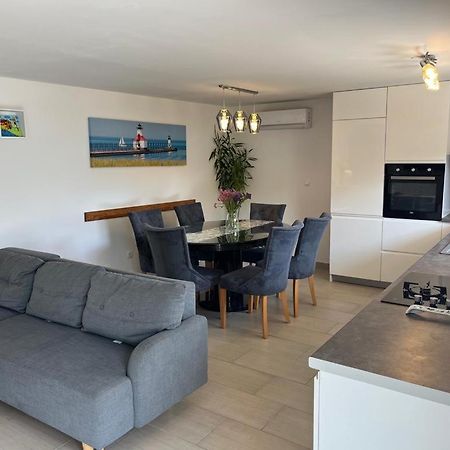 Apartment Verica In Duce - 20 Meters From The Beach Dugi Rat Eksteriør billede
