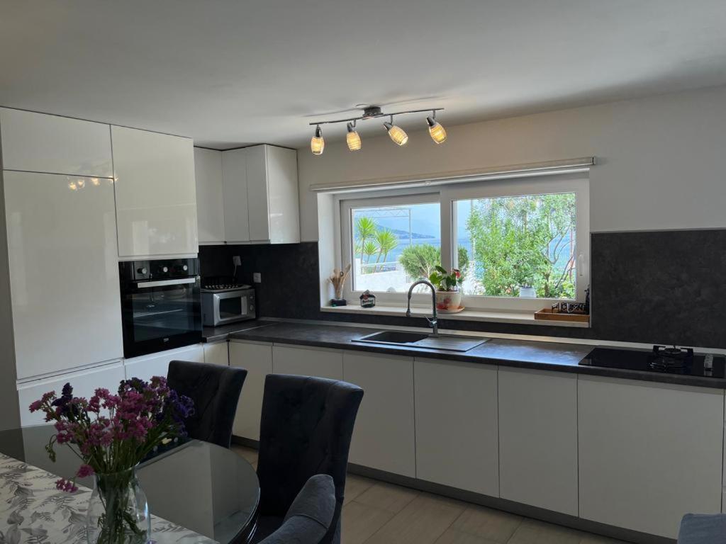 Apartment Verica In Duce - 20 Meters From The Beach Dugi Rat Eksteriør billede
